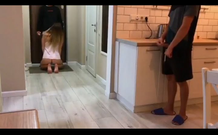 Namorada mamou o entregador.